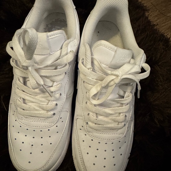 White Nike Sneakers - Picture 2 of 4